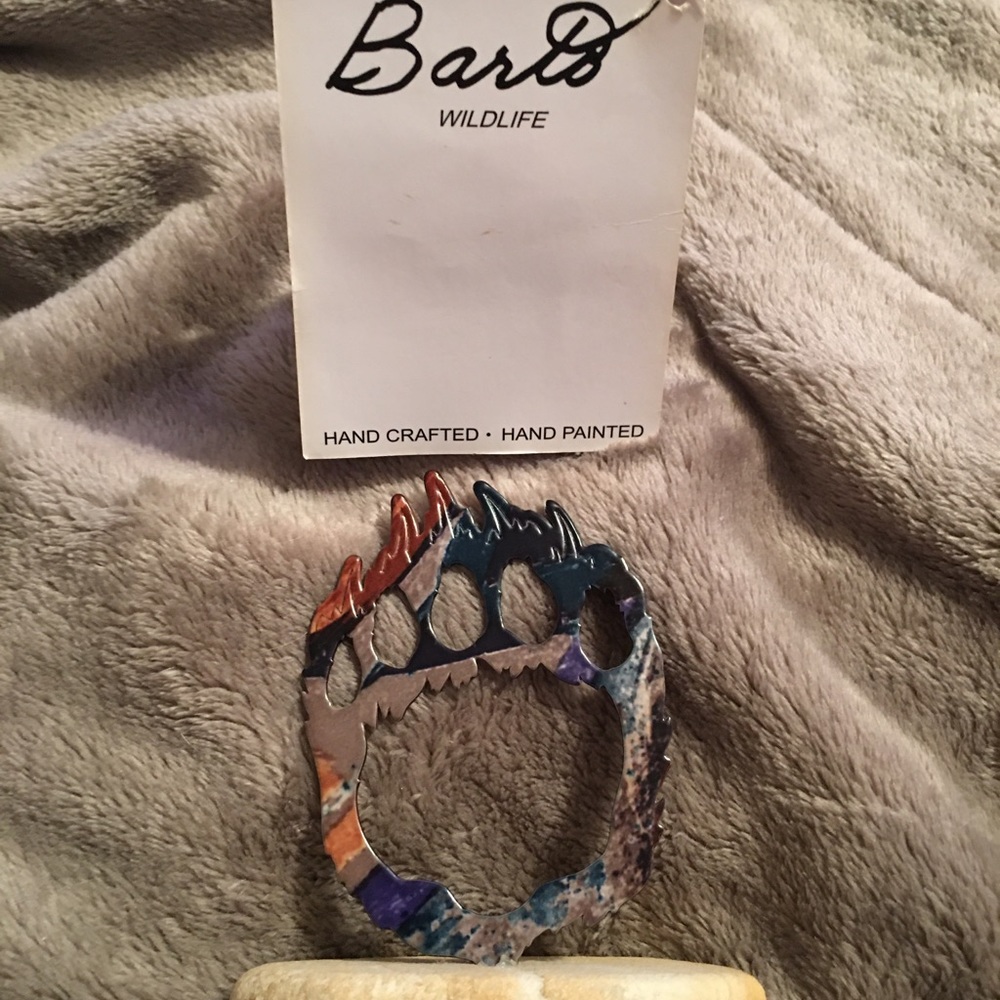 Original paw decoration created and designed by Barto Wildlife, Dubois,Wy.